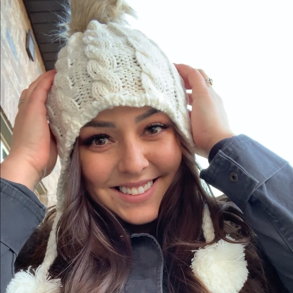 3/$30 🔥 Cream Knit Pom Ear Flap Beanie